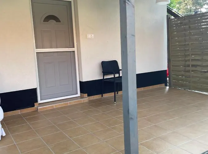 Leda Vendeghaz Apartmán *
