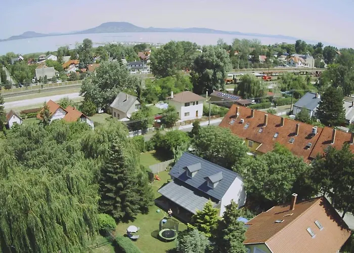 Leda Vendeghaz 公寓 *